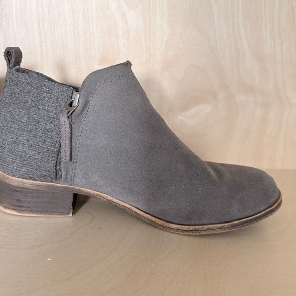 TOMS Women's Deia Side-Zipper Suede Booties, Grey | Size 8 - Picture 7 of 9